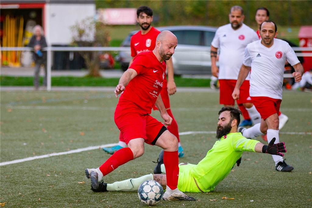 Erster Wintertransfer des TSC Kamen: Routinier kommt von RW Unna Dogan Okumak von RW Unna - hier im Spiel gegen den TSC Kamen - wird sich ab sofort dem Türkische SC anschließen.