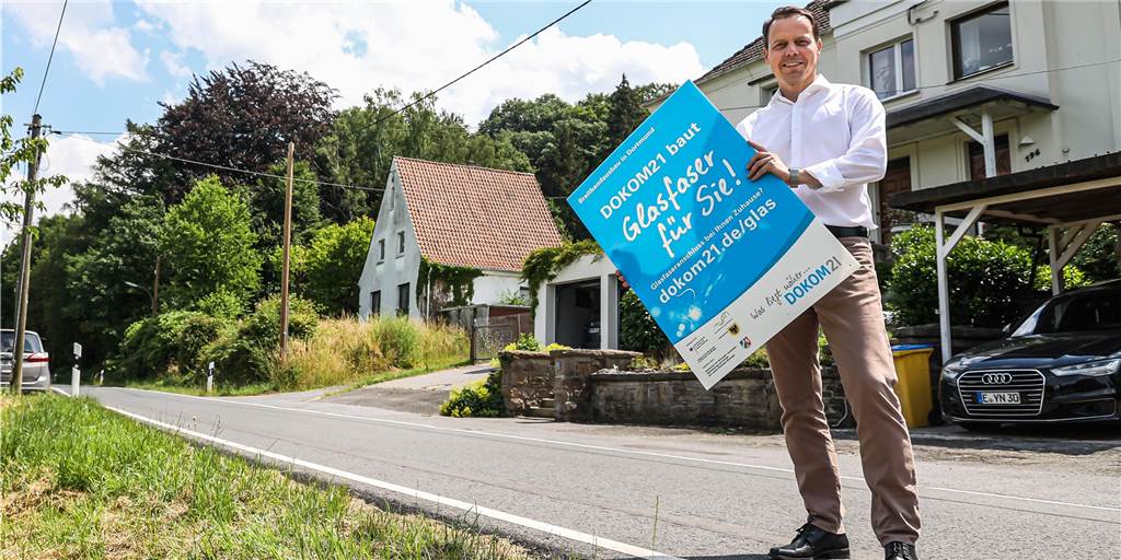 Glasfaser-Ausbau in Dortmund: Kommen sich Dokom21 und Telekom in die Quere? Dokom-Marketing-Chef Markus Isenburg an der Wannestraße in Buchholz. Auch in dieser entlegenen Ecke sorgt das städtische Unternehmen für den Anschluss ans Glasfasernetz.