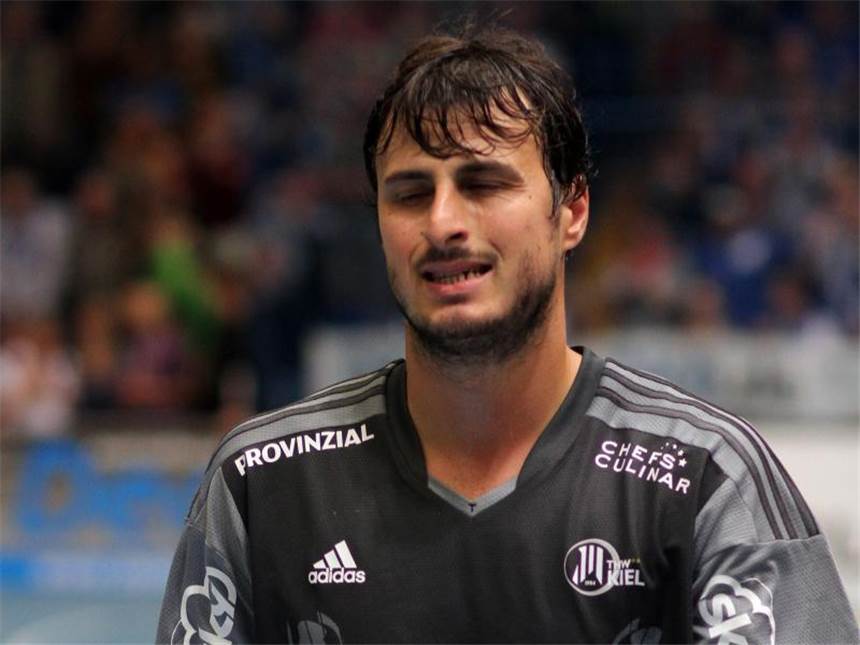 THW und Füchse mit Pokal-Zittersiegen - Leipzig weiter Domagoj Duvnjak sorgten mit seinem Treffer für den 30:29-Sieg des THW Kiel. Foto: Oliver Krato