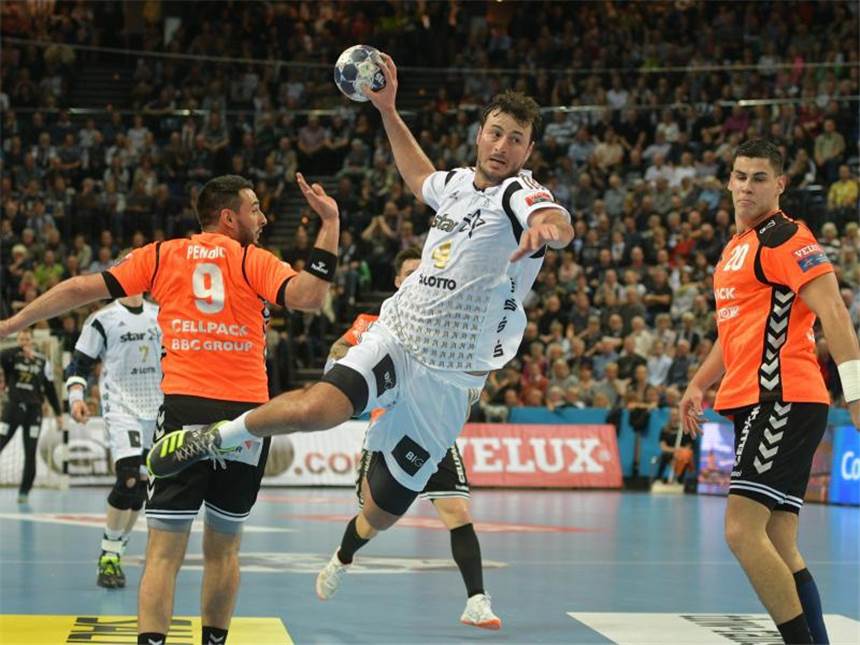 Kiel gewinnt CL-Heimspiel gegen Schaffhausen 32:29 Domagoj Duvnjak war mit fünf Treffern bester Werfer des THW Kiel. Foto: Axel Heimken