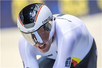 Domenic Weinstein hat die 4000-Meter-Einerverfolgung gewonnen. Foto: Jens Büttner/dpa-Zentralbild