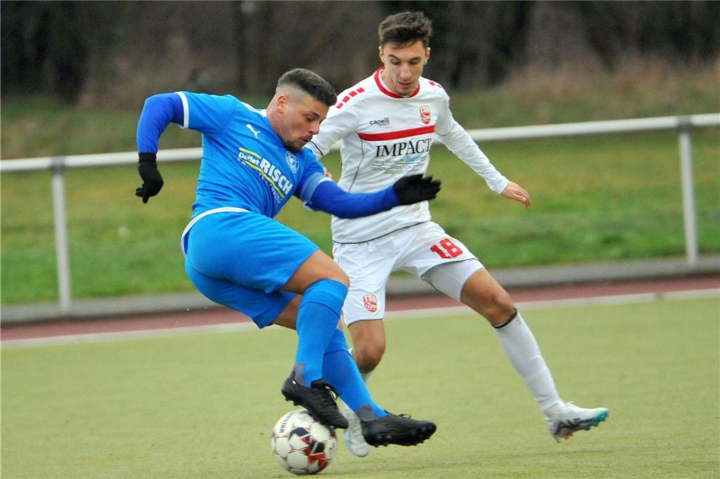 VfB Westhofen hält gegen Türkspor mit - und steigt auf?: Kein Widerspruch von Lothar Huber Domenico Restieri machte gegen Türkspor Dortmund ein starkes Spiel.