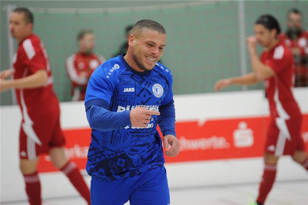 Ein Spieler des VfB Westhofen dreht ab.