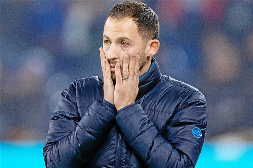 Domenico Tedesco nach dem 1:2 gegen Bayer: Schalkes Trainer bietet Angriffsflächen.