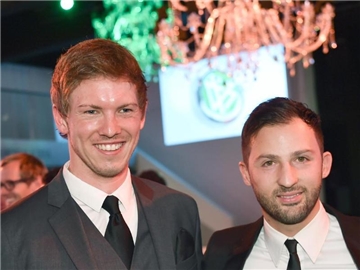 Domenico Tedesco (r) und Julian Nagelsmann bei der Trainergala 2016. Foto: Arne Dedert