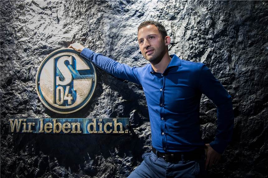 Ex-Schalke-Trainer Domenico Tedesco bricht sein Schweigen Domenico Tedesco verlässt den FC Schalke 04 ohne Groll, sondern mit einem Gefühl der Dankbarkeit.