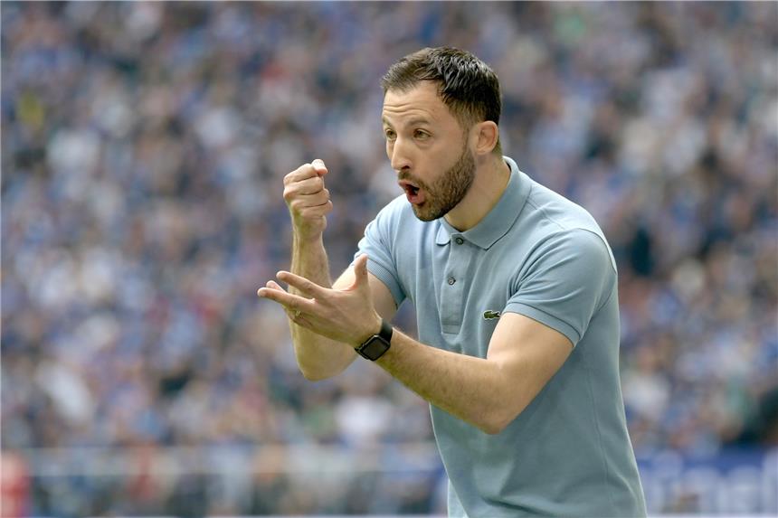 Erkenntnisse aus dem chinesischen Dampfbad Domenico Tedesco war mit dem Auftritt seiner Schalker Mannschaft im Test gegen Southhampton zufrieden.
