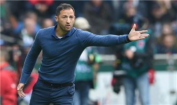 Domenico Tedesco war mit der Leistung der Königsblauen trotz des Sieges in Bremen nicht zufrieden.