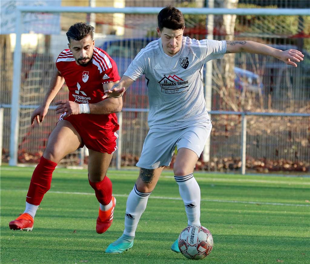 Löwen holen drei Linksfüße: Dortmunder Bezirksligist plant für die kommende Saison Marx dribbelt mit dem Ball.