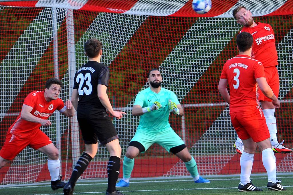 SG Massen verpflichtet Stammspieler des VfB Westhofen – Dortmunder Team-Manager gibt Empfehlung Dominic Sousa da Costa (M.) spielt momentan noch für den VfB Westhofen.