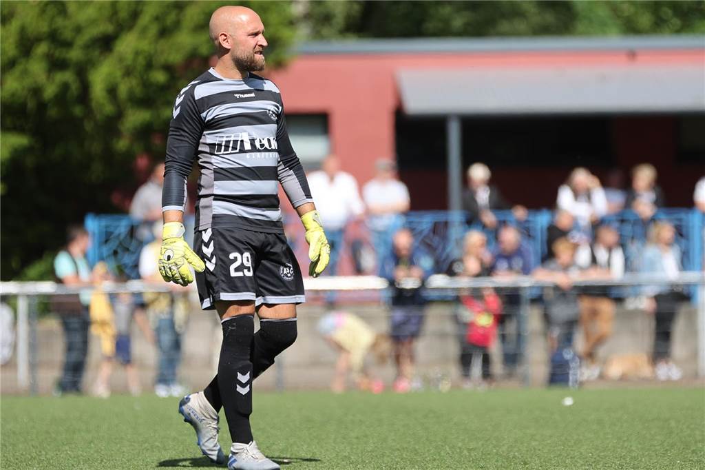 Aplerbecks Dritte lacht immer : „Wenn’s drauf ankommt, sind wir da!“ Dominik Altfeld will mit dem ASC 09 III in die Kreisliga B aufsteigen.