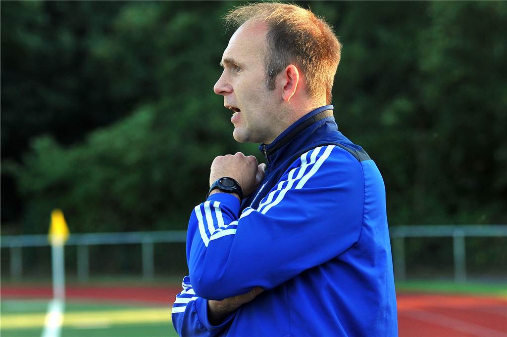 Platz 8: Terzic oder Wolf - wem gönnt ein Schwerter Trainer den Sieg mehr? „Fiese Frage!“ Dominik Buchwald, Trainer des Bezirksligisten VfL Schwerte, kennt die beiden Trainerfreunde Edin Terzic und Hannes Wolf gut.