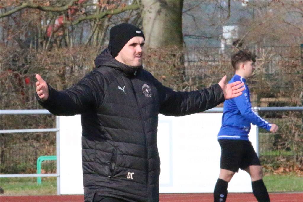 Sieben Tore, zwei Platzverweise: SuS Oberaden startet nach der Pause in Wethmar durch Dominik Ciernioch verstand nach Abpfiff die Welt nicht mehr. Sein Team hatte nach 1:0-Führung mit 1:6 verloren.