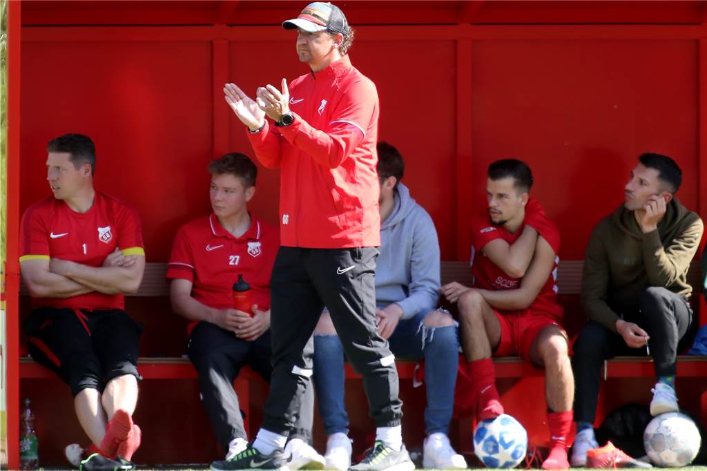 Dortmunder Landesliga-Coach vom eigenen Team genervt „Da geraten wir ins Hintertreffen“ Dominik Grobe ist von der Qualität seiner Mannschaft trotz fehlender Kontinuität überzeugt.
