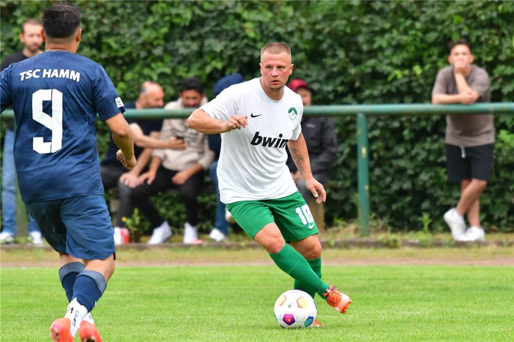 SVF Herringen II hat zwei Endspiele vor der Brust Dominik Herrmann am Ball.