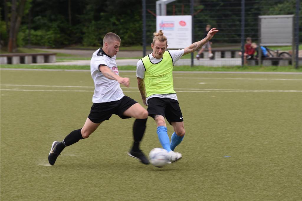 Muntere erste Hälfte inklusive Viererpack: TuS Haltern II schlägt Eintracht Waltrop deutlich Dominik Schenkel (r.), hier gegen Oberwiese im Einsatz, erzielte das erste von zwei Eintracht-Toren.