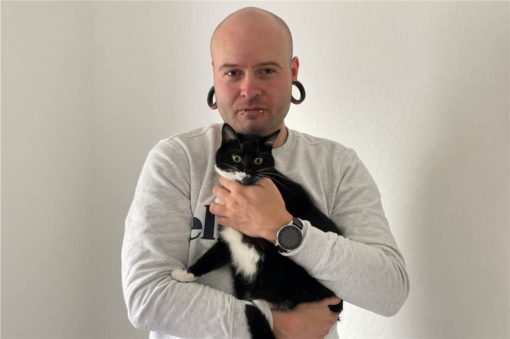 Assistenzhunde-Trainerin erklärt: Warum ein Hund auch mal 20.000 Euro kostet Dominik Voegele ist Asperger Autist. Der 32-Jährige aus Schwerte will sich den Traum vom Assistenzhund erfüllen.
