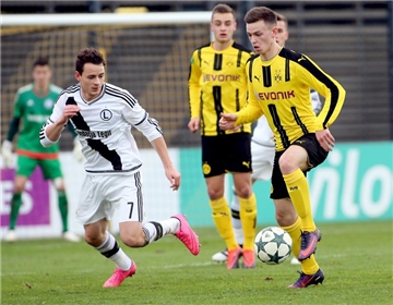 Dominik Wanner (r.) brachte den BVB gegen Barcelona in Führung.