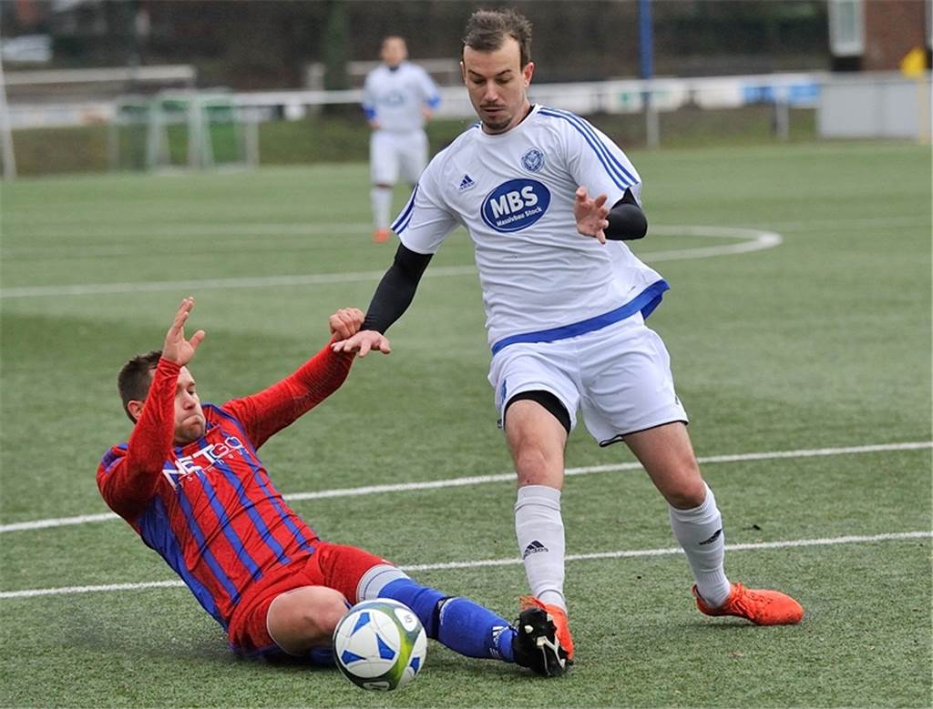 Zwei Tore, drei Vorlagen: Der älteste ETuS-Spieler ist in Top-Form - Lob für Youngster Dominik Wergen (r.) überragte zuletzt beim Sieg gegen Lavesum mit fünf Torbeteiligungen für den ETuS Haltern.