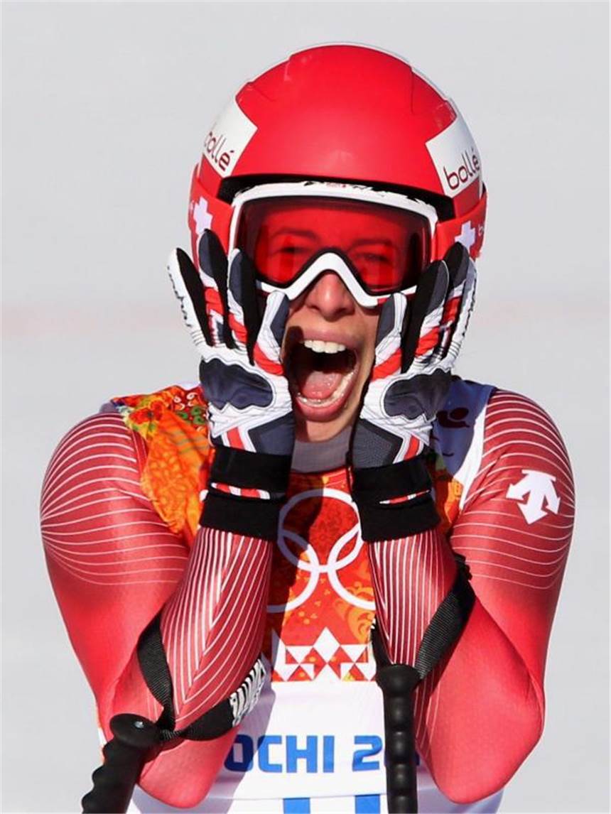 Höfl-Riesch verpasst Medaille - Gisin und Maze siegen Dominique Gisin war von ihrer Gewinner-Zeit völlig überrascht. Foto: Antonio Bat