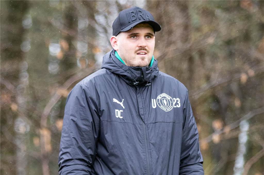 Wethmar II pirscht sich an die Top Fünf heran Domink Ciernioch steht am Spielfeldrand.