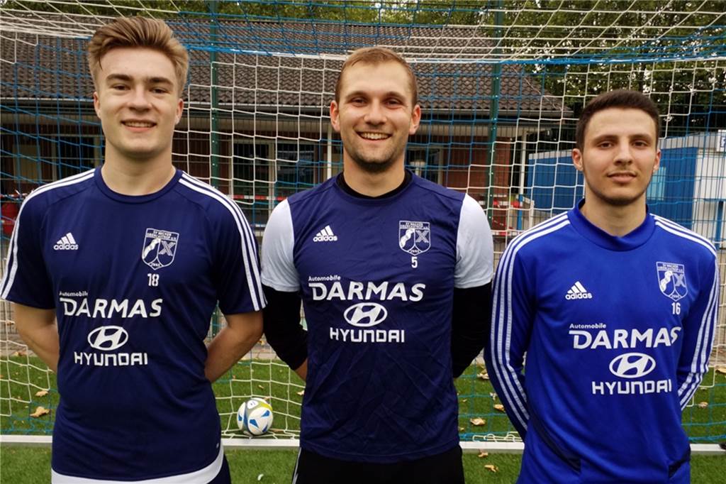 Don Schreiber (v.l.), Torhüter Nils Gehrmann und Yassine Bellahcen.