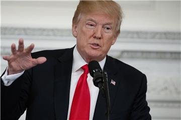Donald Trump hätte sich nach eigener Einschätzung dem Schulattentäter von Parkland auch unbewaffnet entgegengestellt. Foto: Evan Vucci/AP
