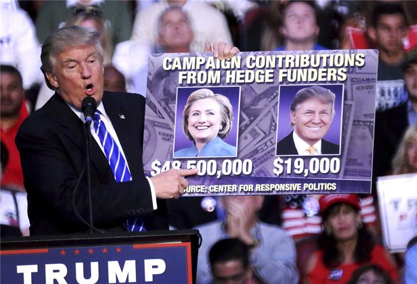 Neuer Ärger für Trump und Clinton Donald Trump prahlt gerne mit seinem Reichtum und seinen wirtschaftlichen Erfolgen. Die "New York Times" hat das nicht geglaubt und nachrecherchiert.