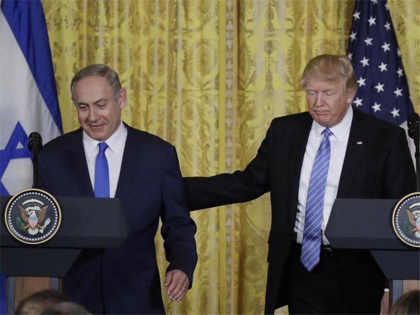 Trump bittet Netanjahu um Zurückhaltung bei Siedlungspolitik Donald Trump (r) empfängt Benjamin Netanjahu im Weißen Haus. Foto: Evan Vucci