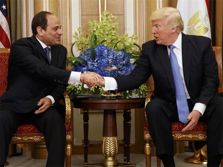 Trump sucht Anti-Terror-Allianz mit Muslimen Donald Trump und Ägyptens Präsident Abdel Fattah al-Sisi während eines Treffens in Saudi-Arabien. Foto: Evan Vucci