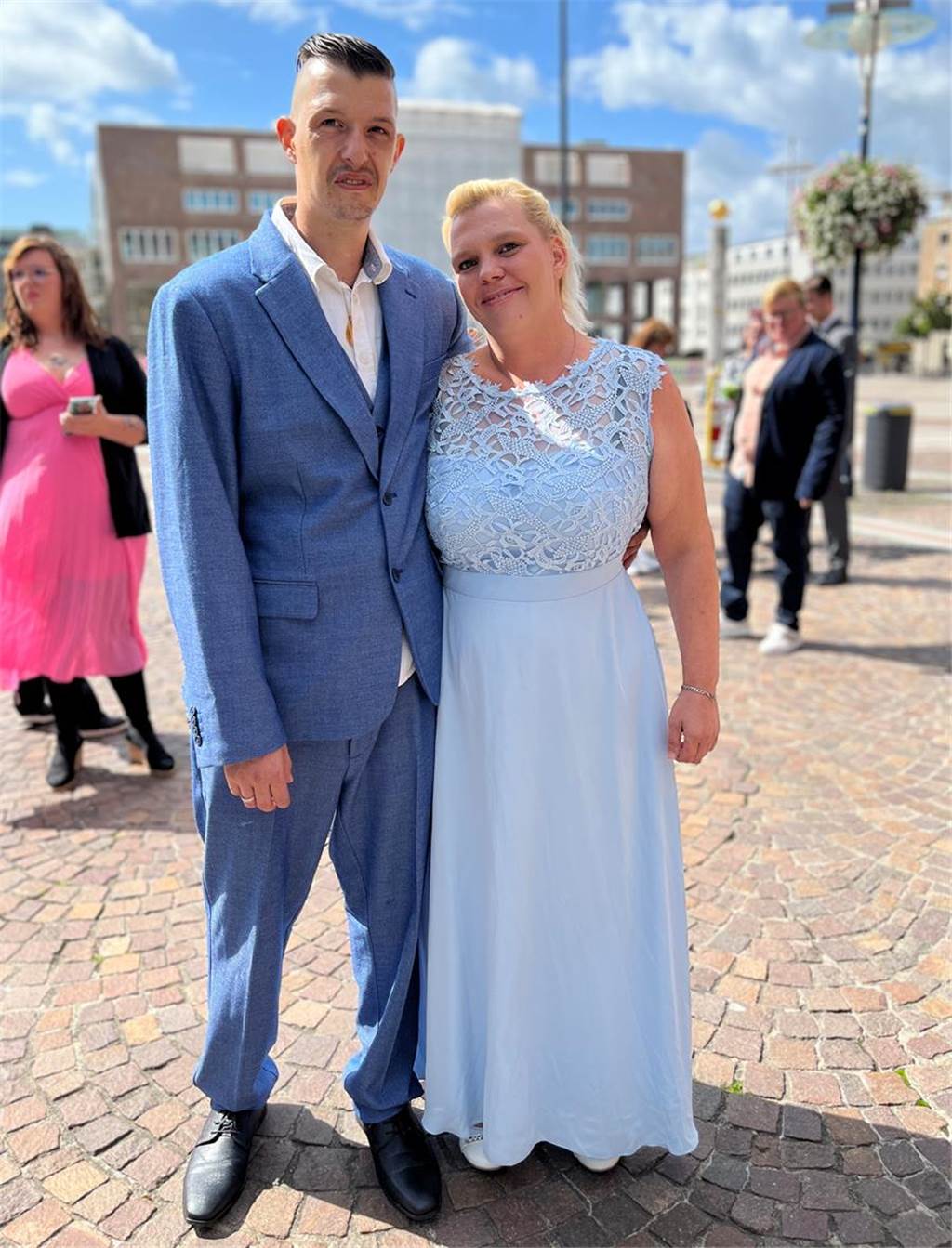 Donato und Andrea lernten sich in der Klinik kennen: Gemeinsame Krankheit führte zur Hochzeit Donatp und Andrea Incampo in voller Größe auf dem Platz vor dem Alten Stadthaus.