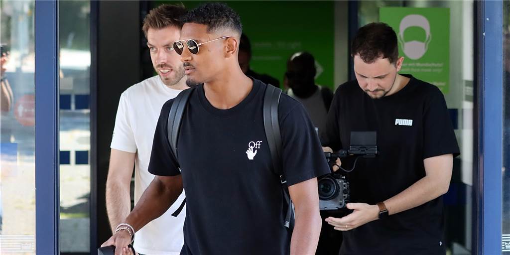 Exklusive BVB-Bilder: Sebastien Haller auf dem Weg zum Medizincheck Sebastien Haller bei der Ankunft in Dortmund.