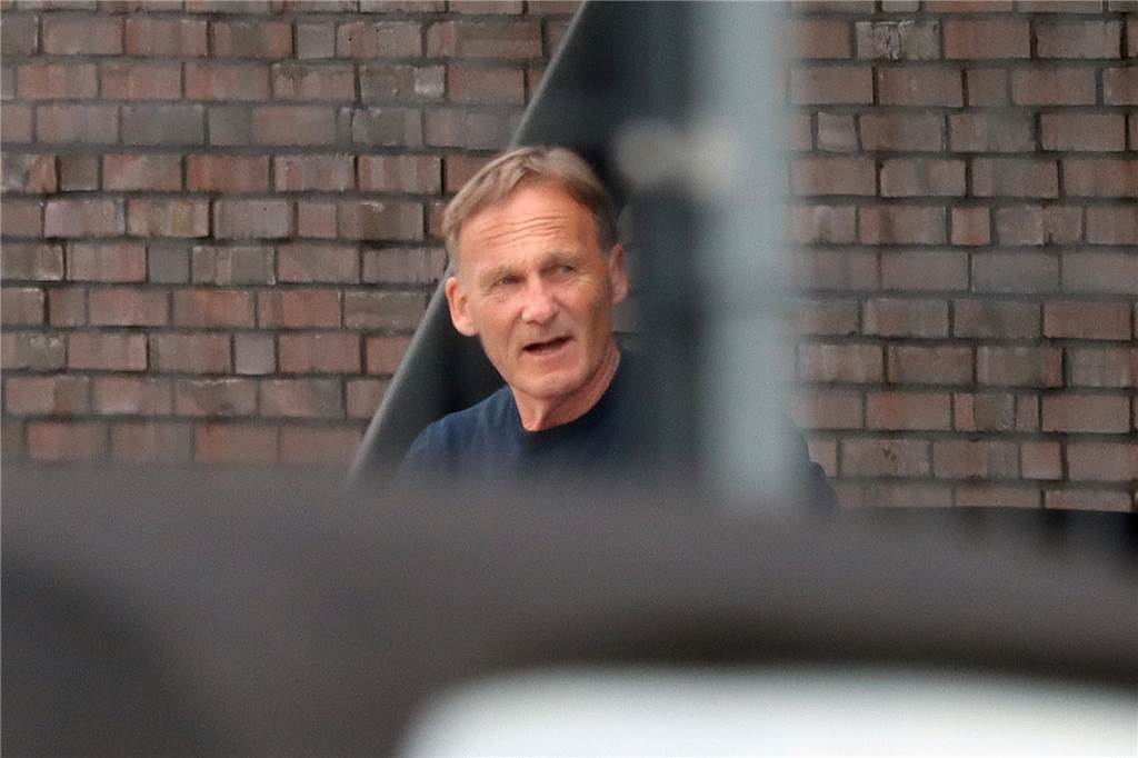 Paukenschlag bei Borussia Dortmund: Rose entlassen - Terzic nun Favorit Donnerstag, kurz nach 10.30 Uhr: BVB-Geschäftsführer Hans-Joachim Watzke bei der Ankunft an der Geschäftsstelle in Brackel.