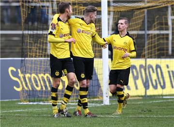 Doppel-Torschütze Michael Eberwein jubelt gemeinsam mit Marvin Ducksch und Tammo Harder (v.l.).