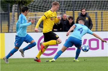 Doppelpack gegen Atletico: Robin Kehr (M.).