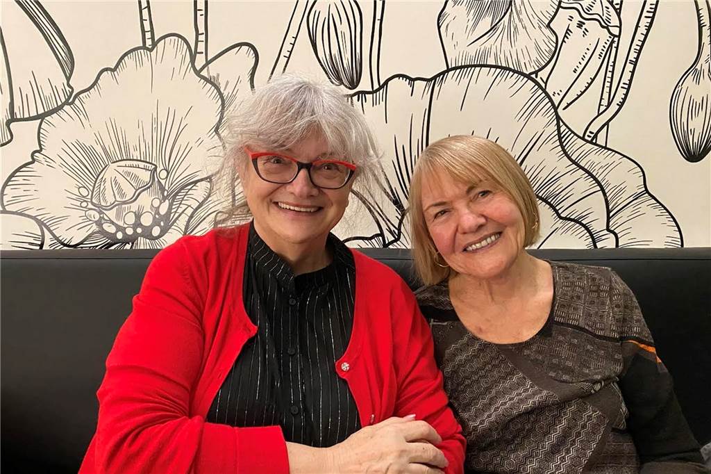 Lünerin überlebte Holocaust: Enkelin dankbar für Stolpersteine Doris Kolowrat (l.), die Mutter von Sonya Kolowrat, und ihre Schwester Ellen Craig (r) bei einem Treffen im Dezember. Die beiden Frauen sind die Töchter von Klara und Ludwig Hermann, beide in Lünen geboren.