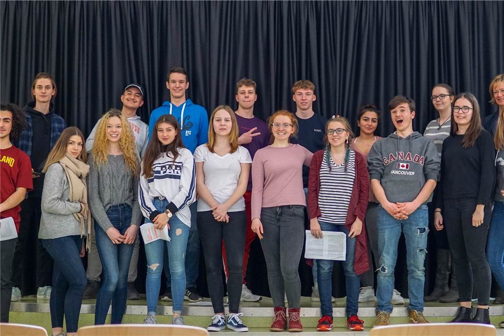 Prinz von Pumpelonien, Frauen im Herbst und Poetry Slam „Dornröschen reloaded“ heißt das Stück des Literaturkurses der Q1 des Altlüner Gymnasiums.