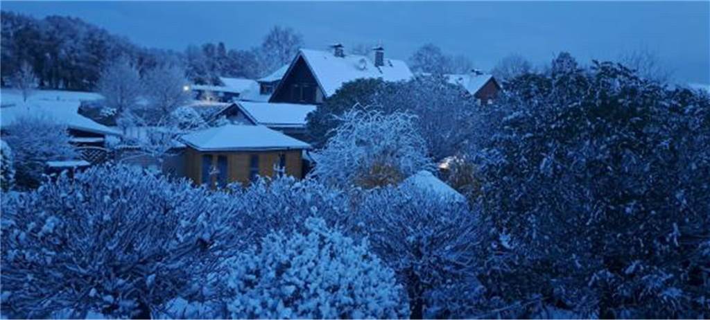 Wintereinbruch in Dorsten: Die schönsten Schnee-Fotos unserer Leser Dorsten ist am Freitagmorgen (22.11.) in eine weiße Winterlandschaft verwandelt worden.