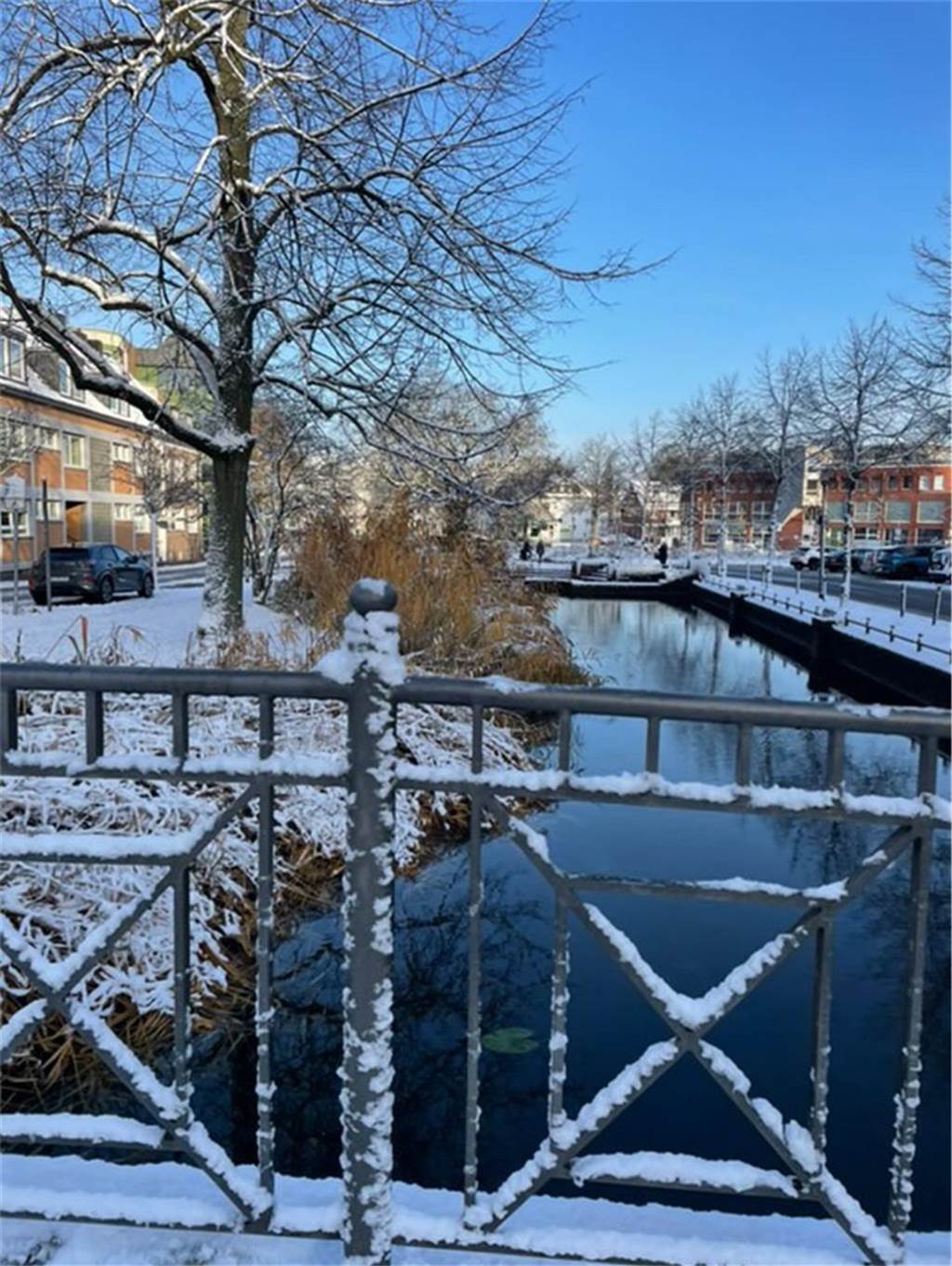 Wintereinbruch in Dorsten: Die schönsten Schnee-Fotos unserer Leser Dorsten ist am Freitagmorgen (22.11.) in eine weiße Winterlandschaft verwandelt worden.