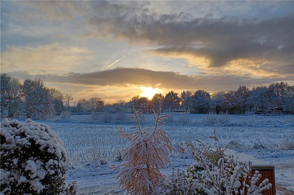 Wintereinbruch in Dorsten: Die schönsten Schnee-Fotos unserer Leser Dorsten ist am Freitagmorgen (22.11.) in eine weiße Winterlandschaft verwandelt worden.