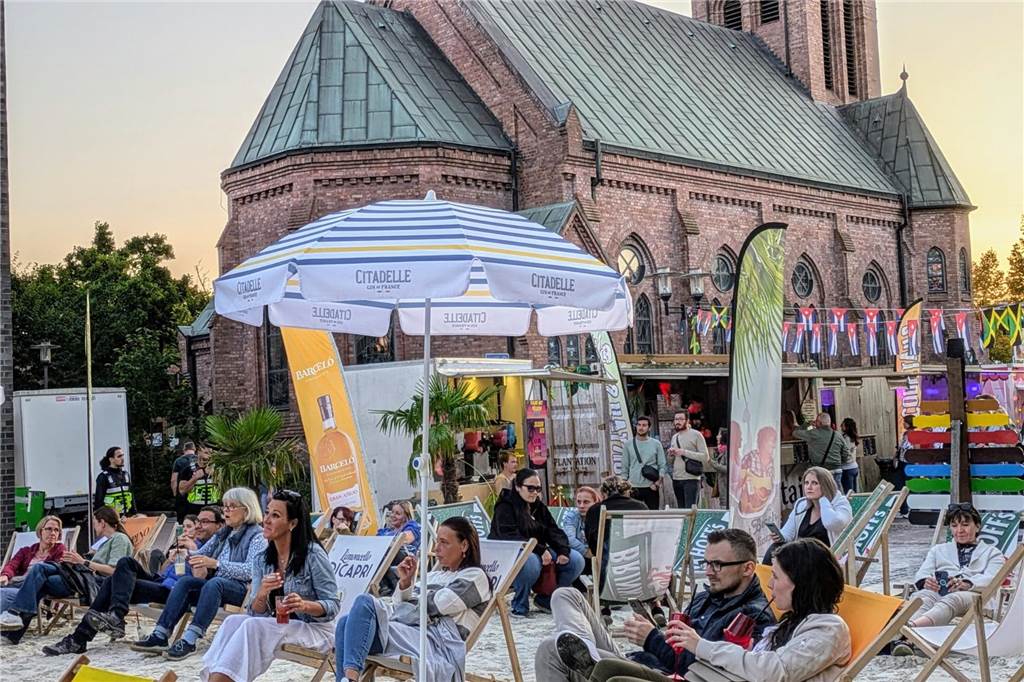 "Dorsten karibisch" fand bei schönstem Spätsommer-Wetter auf dem Platz der Deutschen Einheit statt.