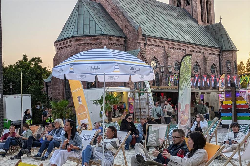 "Dorsten karibisch" fand bei schönstem Spätsommer-Wetter auf dem Platz der Deutschen Einheit statt.