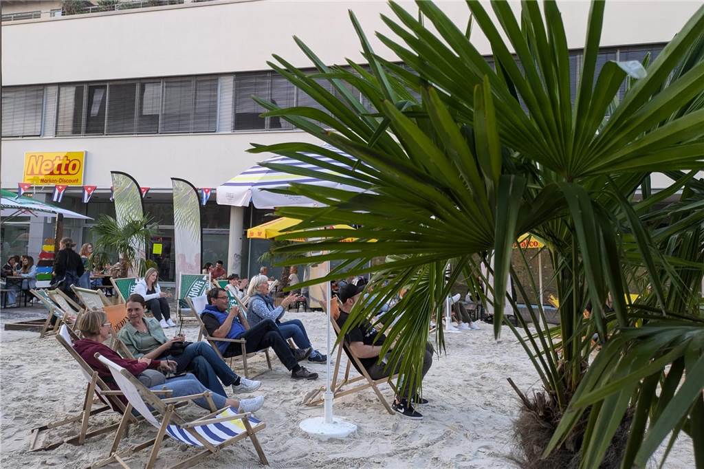 "Dorsten karibisch" fand bei schönstem Spätsommer-Wetter auf dem Platz der Deutschen Einheit statt.