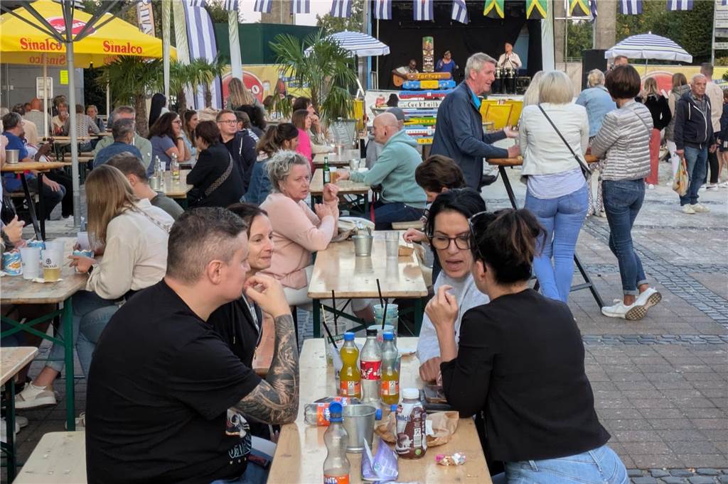 "Dorsten karibisch" fand bei schönstem Spätsommer-Wetter auf dem Platz der Deutschen Einheit statt.