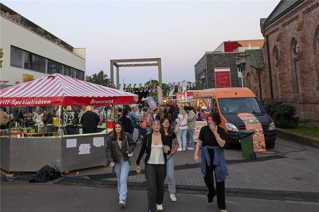 "Dorsten karibisch" fand bei schönstem Spätsommer-Wetter auf dem Platz der Deutschen Einheit statt.