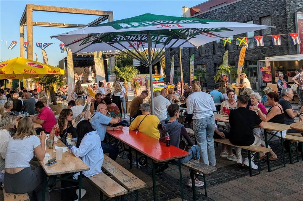 "Dorsten karibisch" fand bei schönstem Spätsommer-Wetter auf dem Platz der Deutschen Einheit statt.