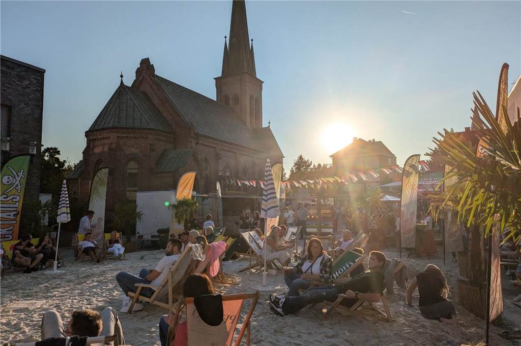 "Dorsten karibisch" fand bei schönstem Spätsommer-Wetter auf dem Platz der Deutschen Einheit statt.