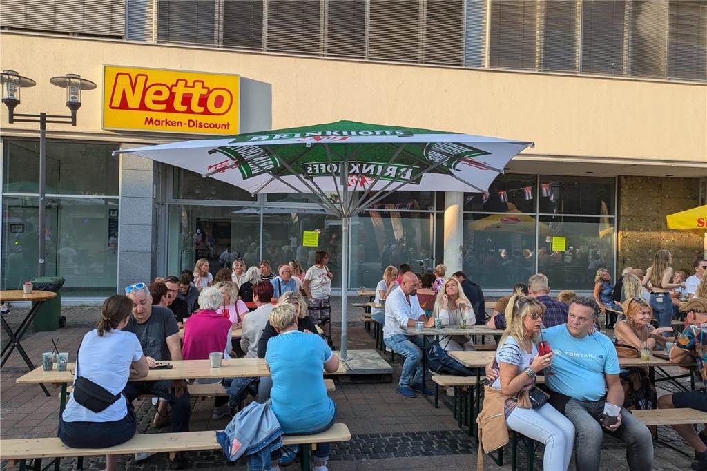 "Dorsten karibisch" fand bei schönstem Spätsommer-Wetter auf dem Platz der Deutschen Einheit statt.
