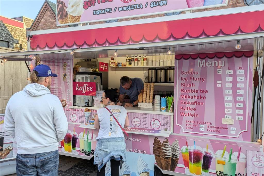 "Dorsten karibisch" fand bei schönstem Spätsommer-Wetter auf dem Platz der Deutschen Einheit statt.