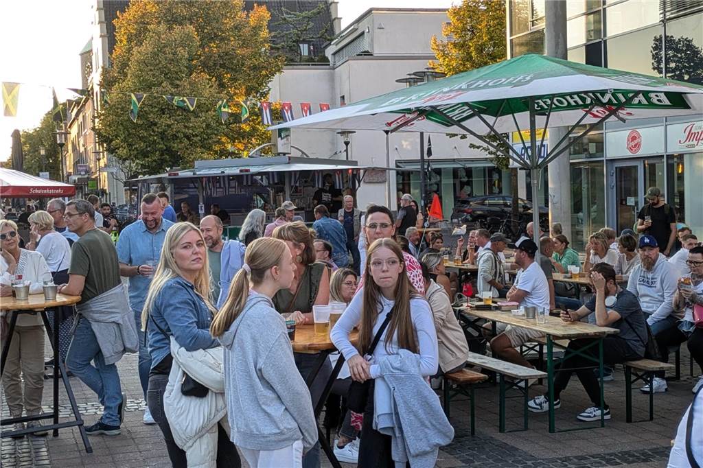 "Dorsten karibisch" fand bei schönstem Spätsommer-Wetter auf dem Platz der Deutschen Einheit statt.